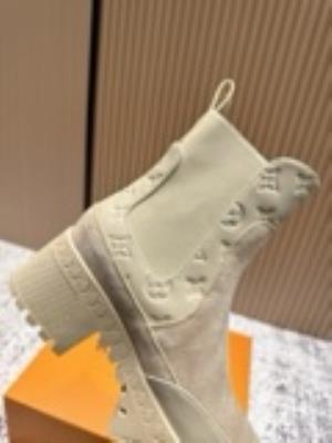 wholesale quality women louis vuitton shoes model no. 549